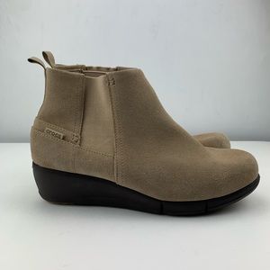 Crocs Stretch Sole Wedge Bootie Tan Women’s 11